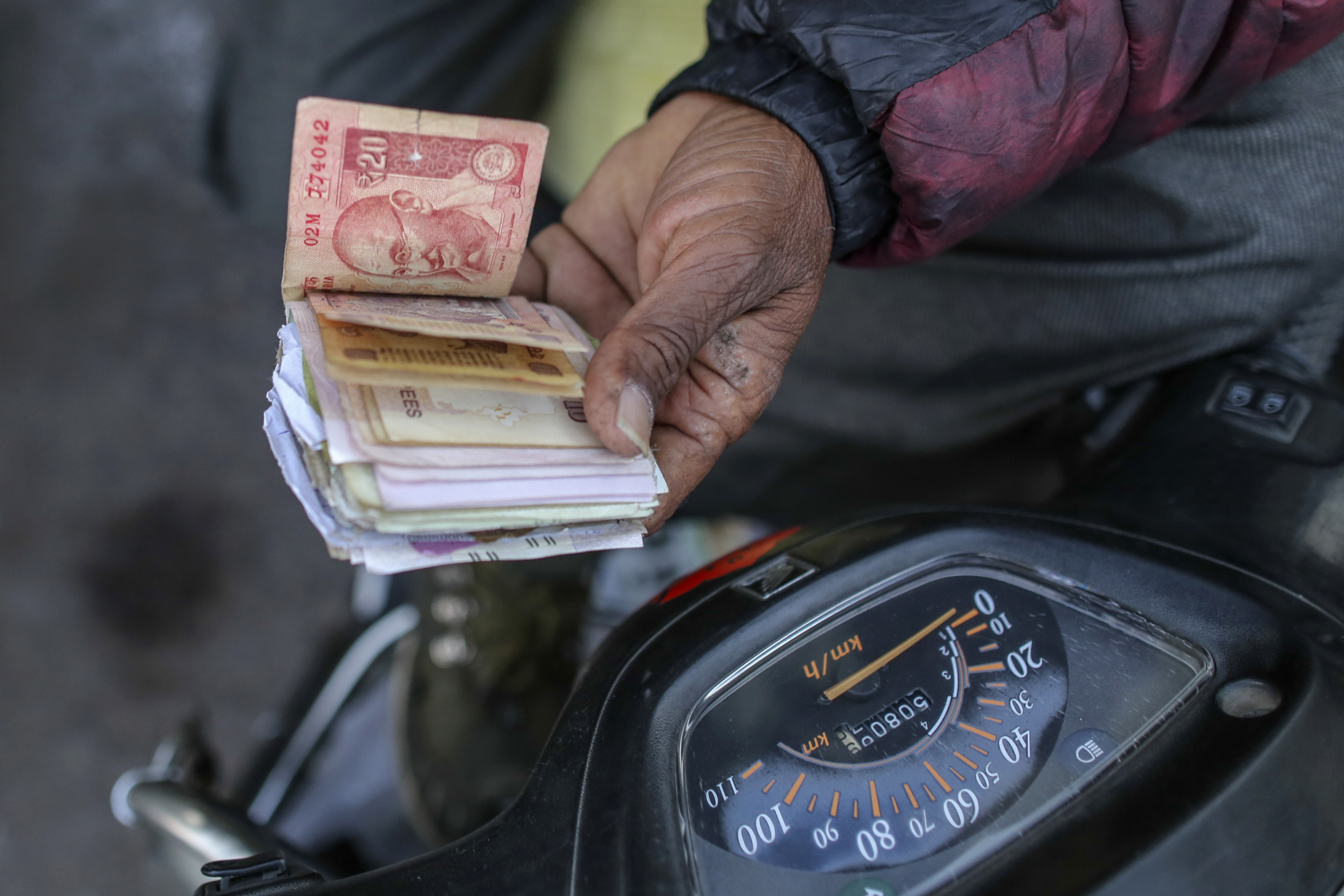 SEBI Cautions Public Against Unregistered Investment Advisors